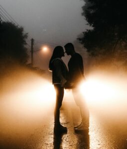 Kniv for egen hals, Brevkasse indlæg, Hjælp. råd søges, farligt parforhold, parforhold, usundt parforhold, usund kærlighed